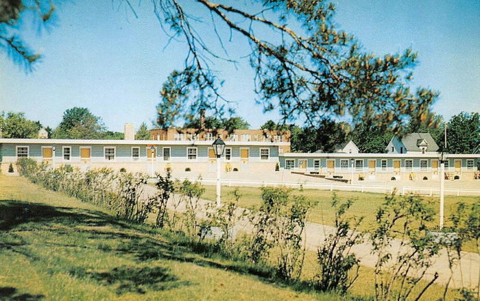 Maple Hill Motel (Economy Inn) - Old Postcard